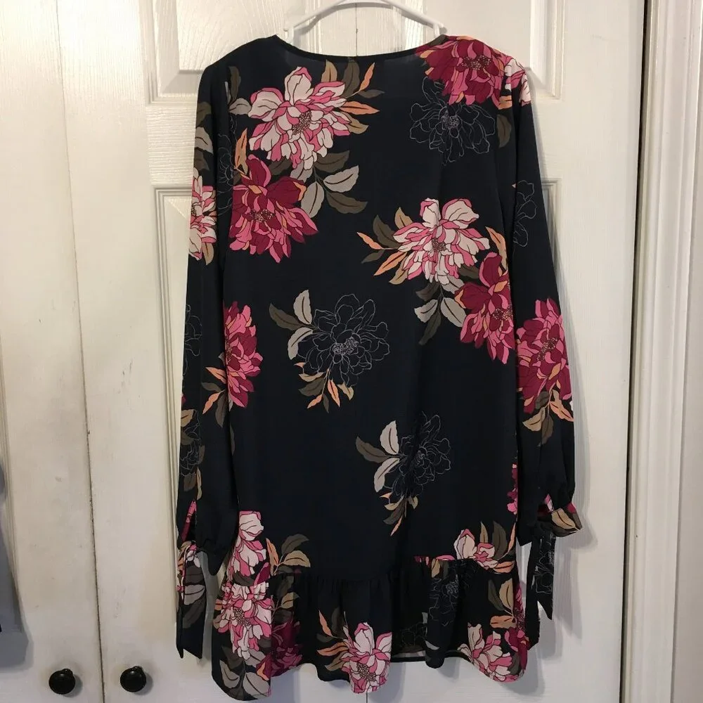 Umgee Navy Floral Dress - Picture 4 of 6